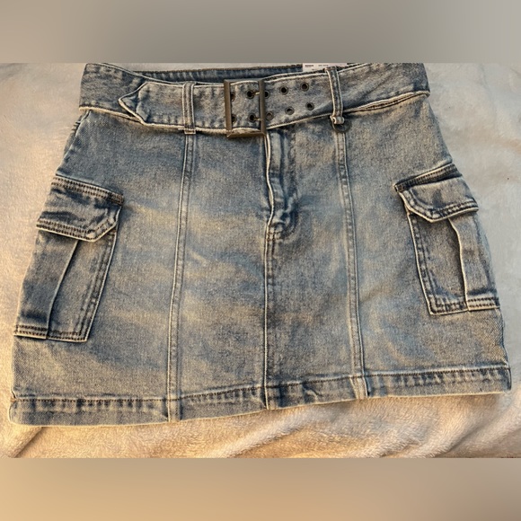 NWT SO Mid Rise Stretchy Jean Skirt With Belt And  Side Pockets Sz. 13 Juniors - Picture 7 of 10